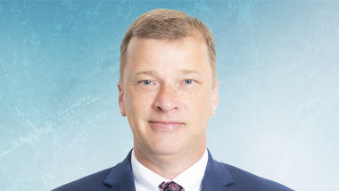 Host Roger Dodds